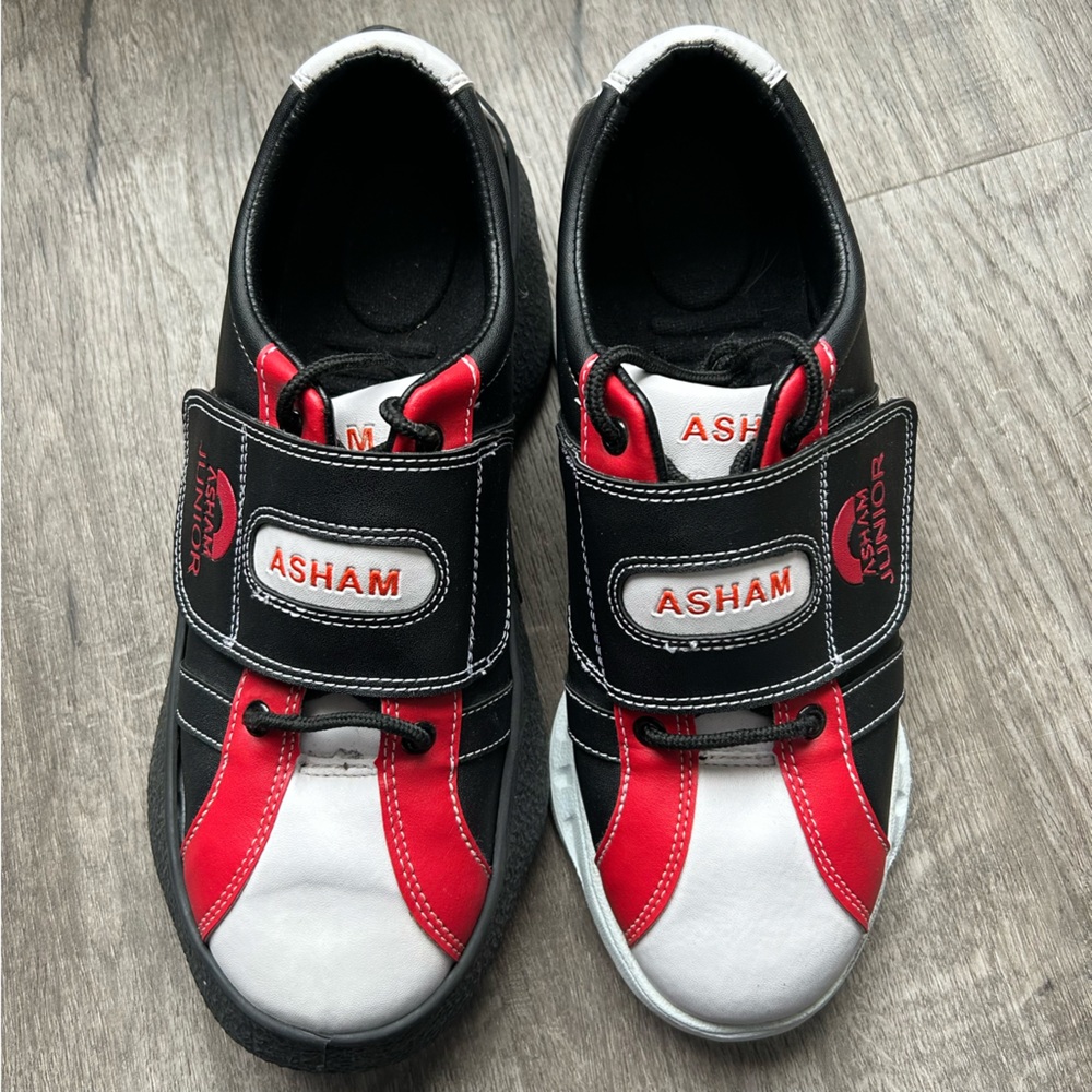 Men’s Asham curling shoes with sliders and gripper
